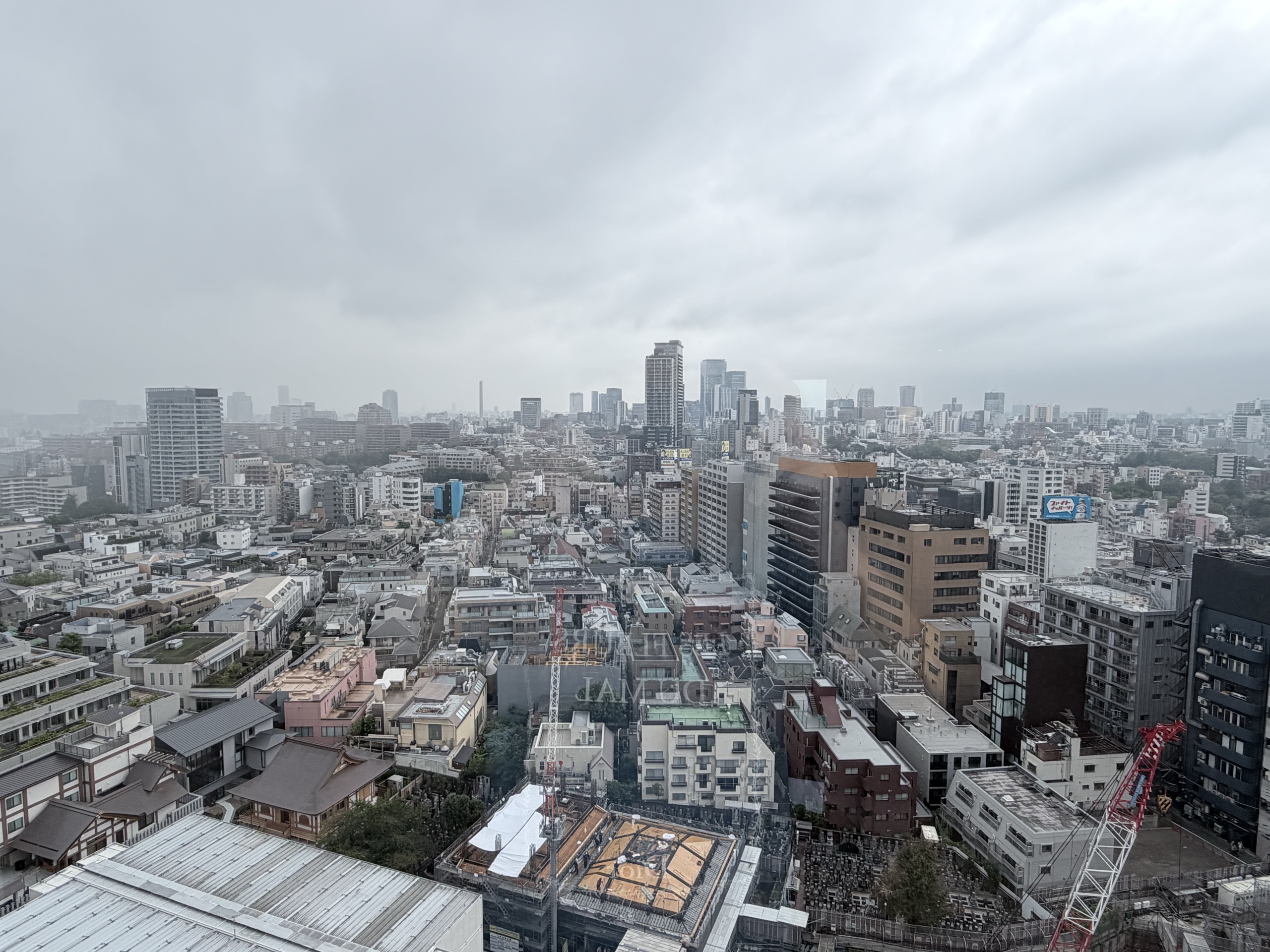 客室の窓から見た街並み