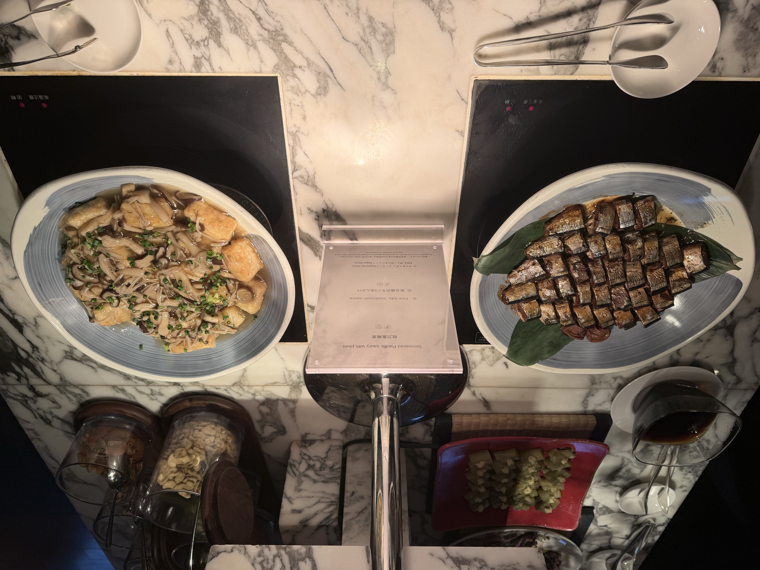豆腐とキノコのあんかけと、秋刀魚の梅煮