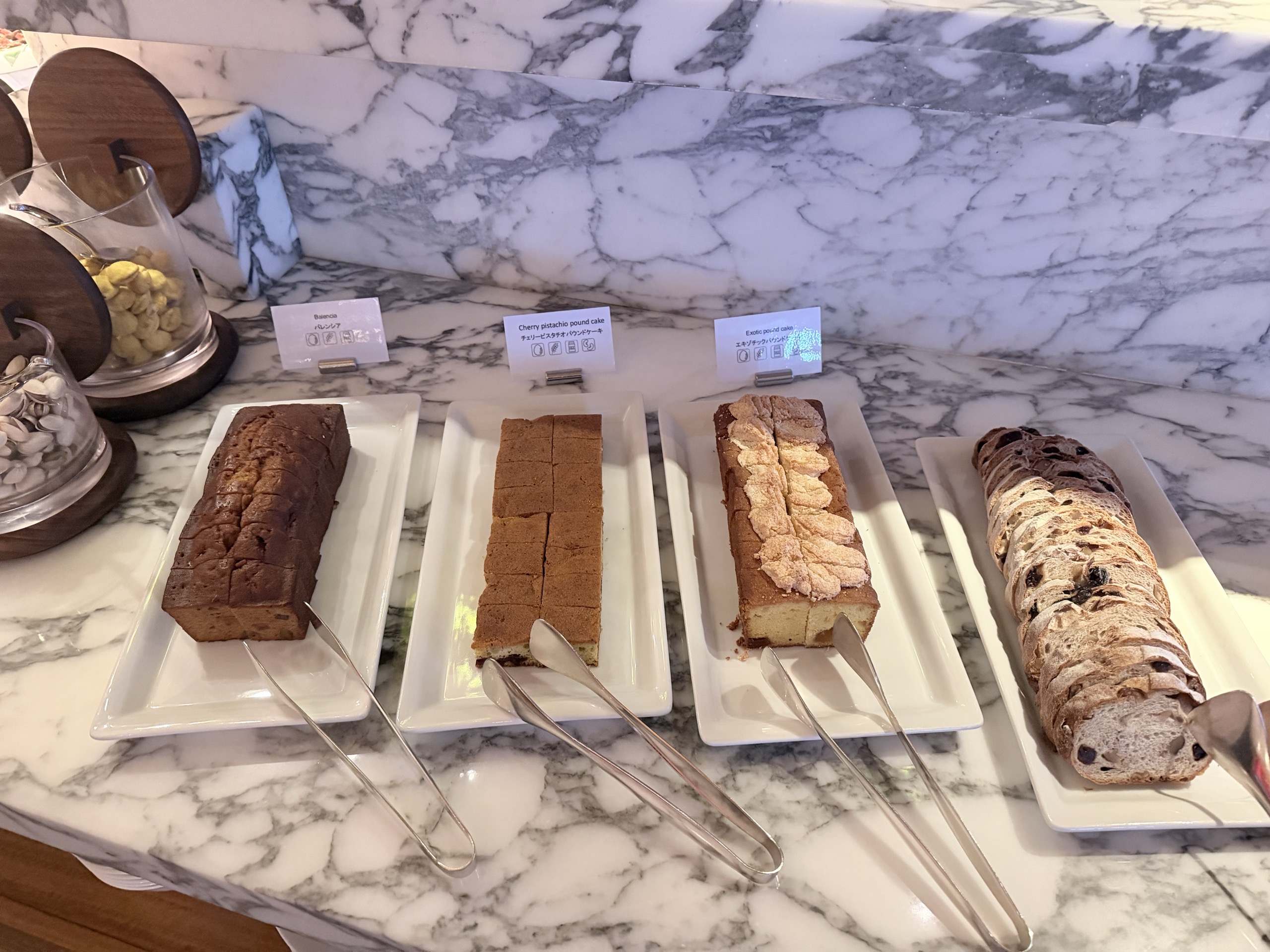 パウンドケーキとパン