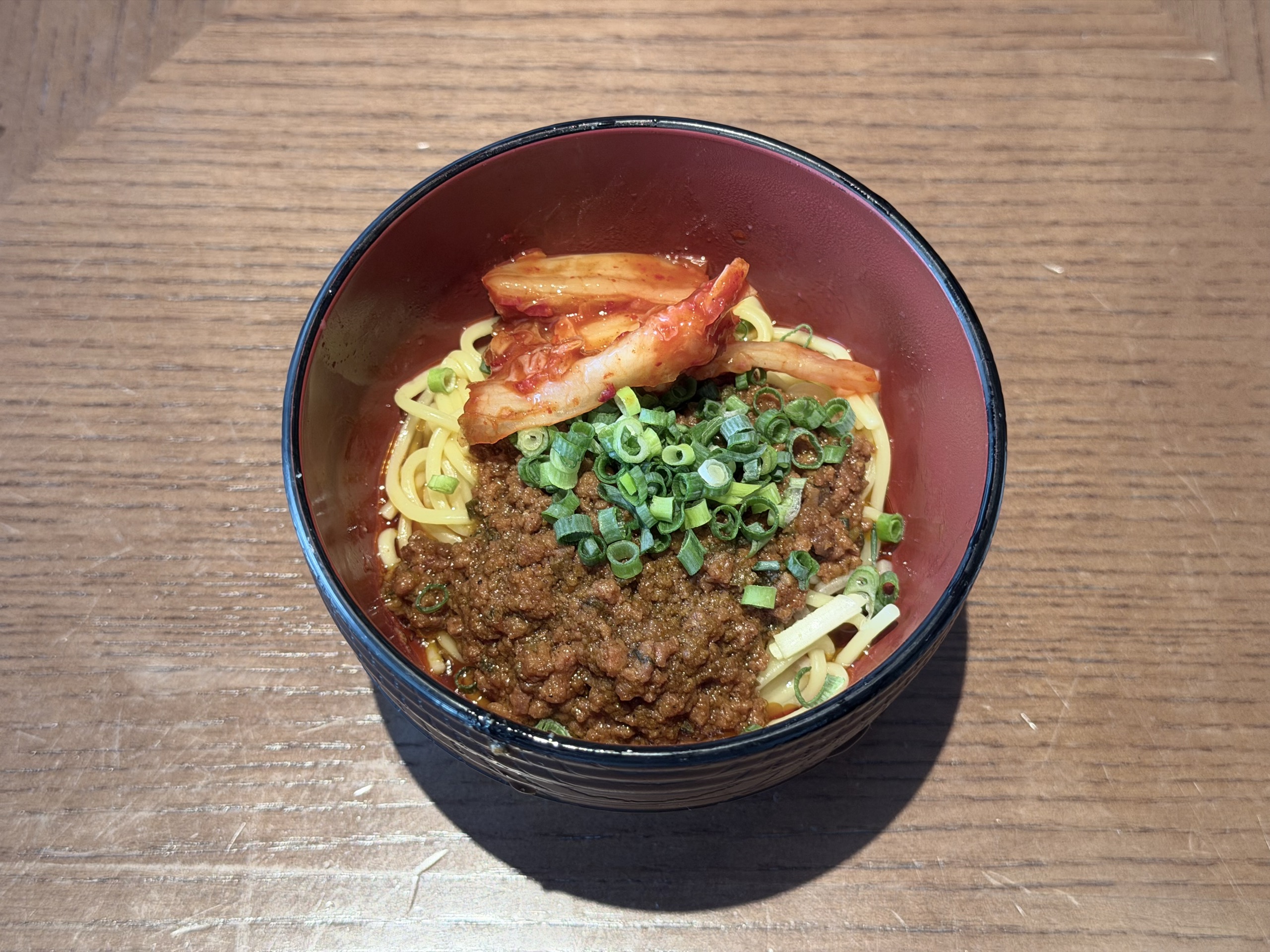器に盛った汁なし担々麺