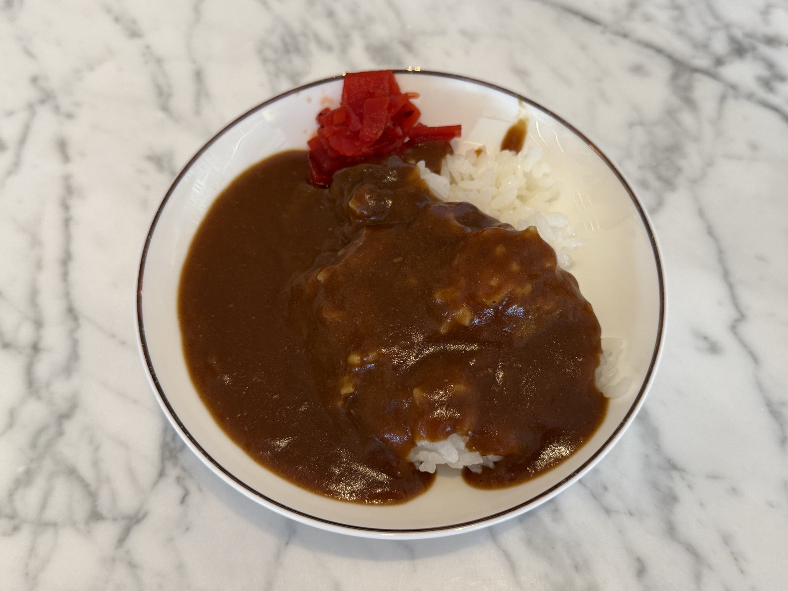 取り分けたカレーライス