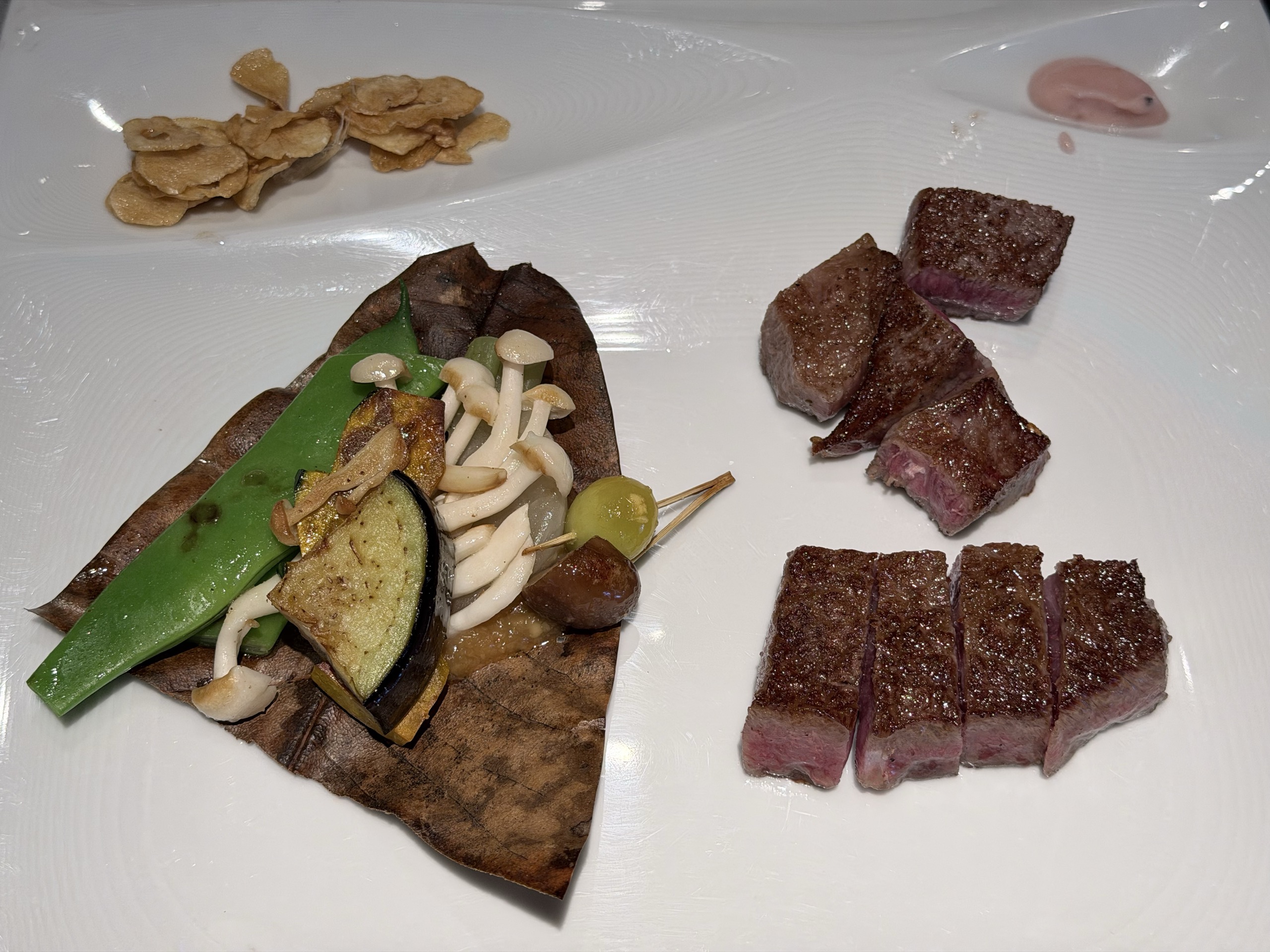 近江牛サーロインと野菜朴葉味噌焼き