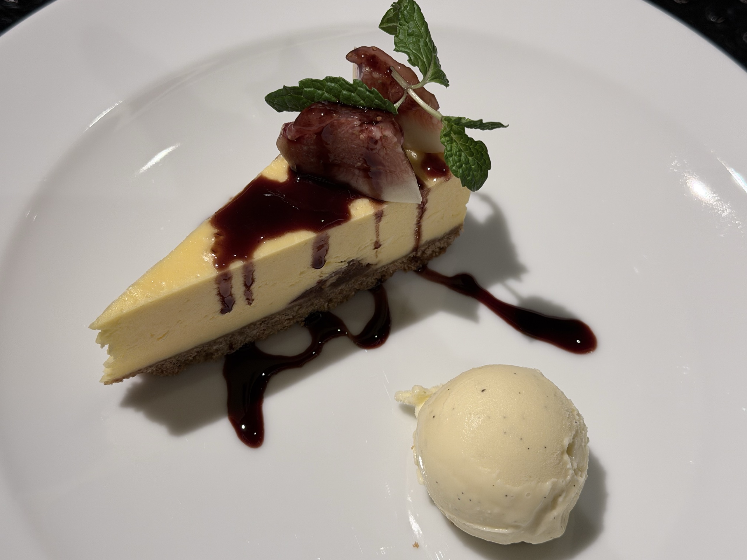 チーズケーキとバニラアイス