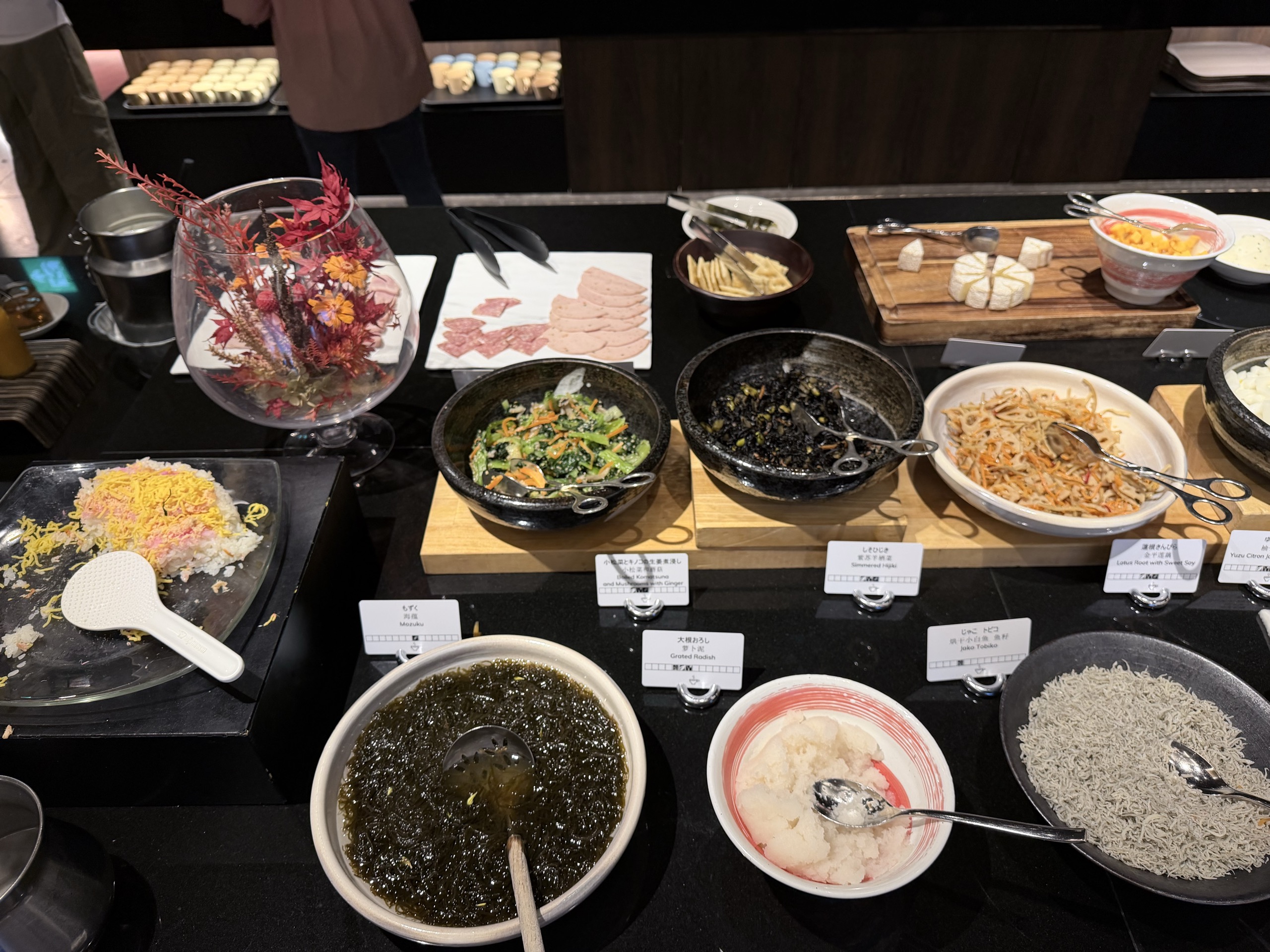 和食の小鉢のビュッフェ台