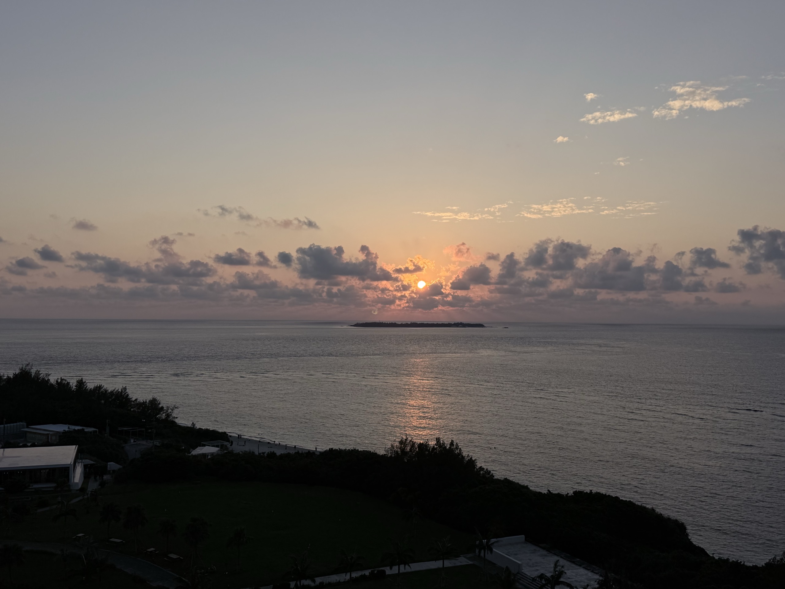 高い階から見た夕日
