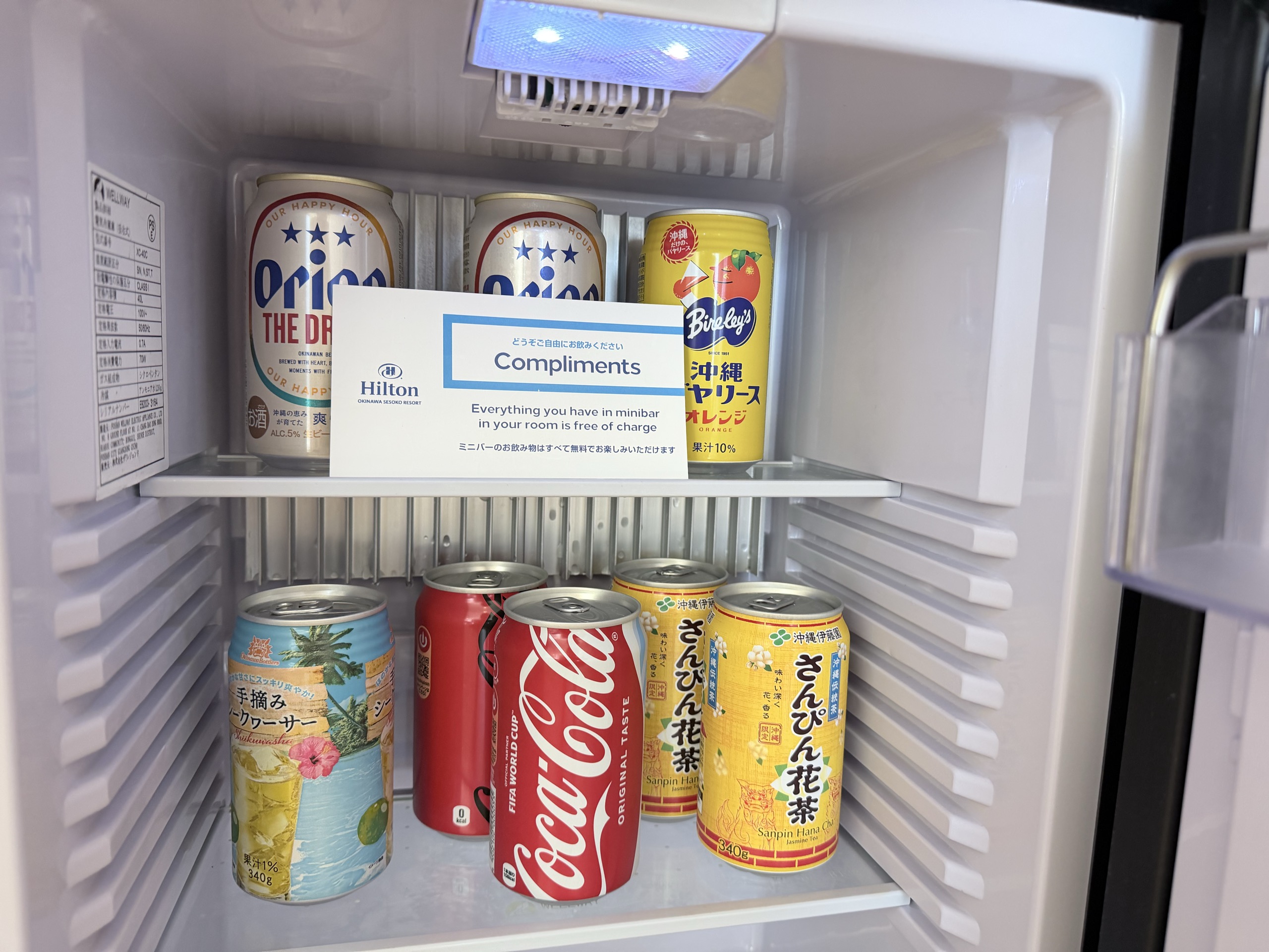 無料の冷蔵庫の飲みもの