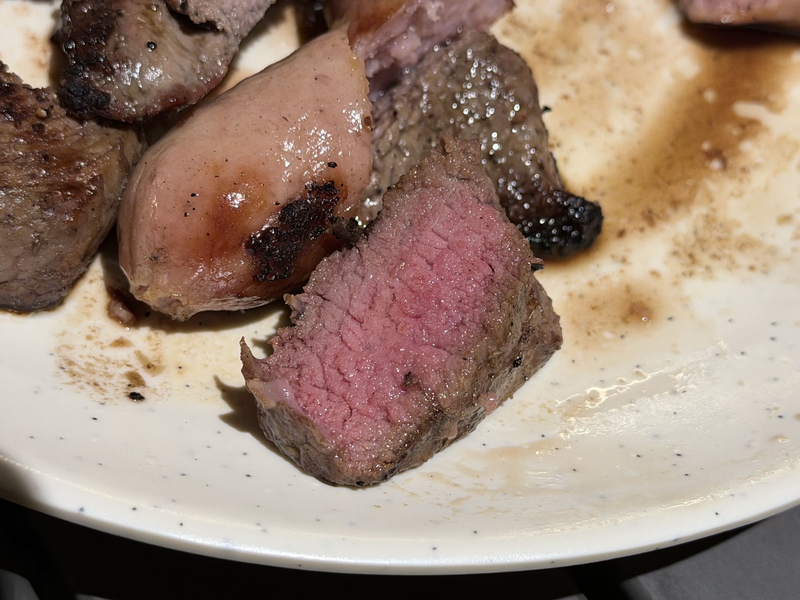 焼いたお肉とソーセージ