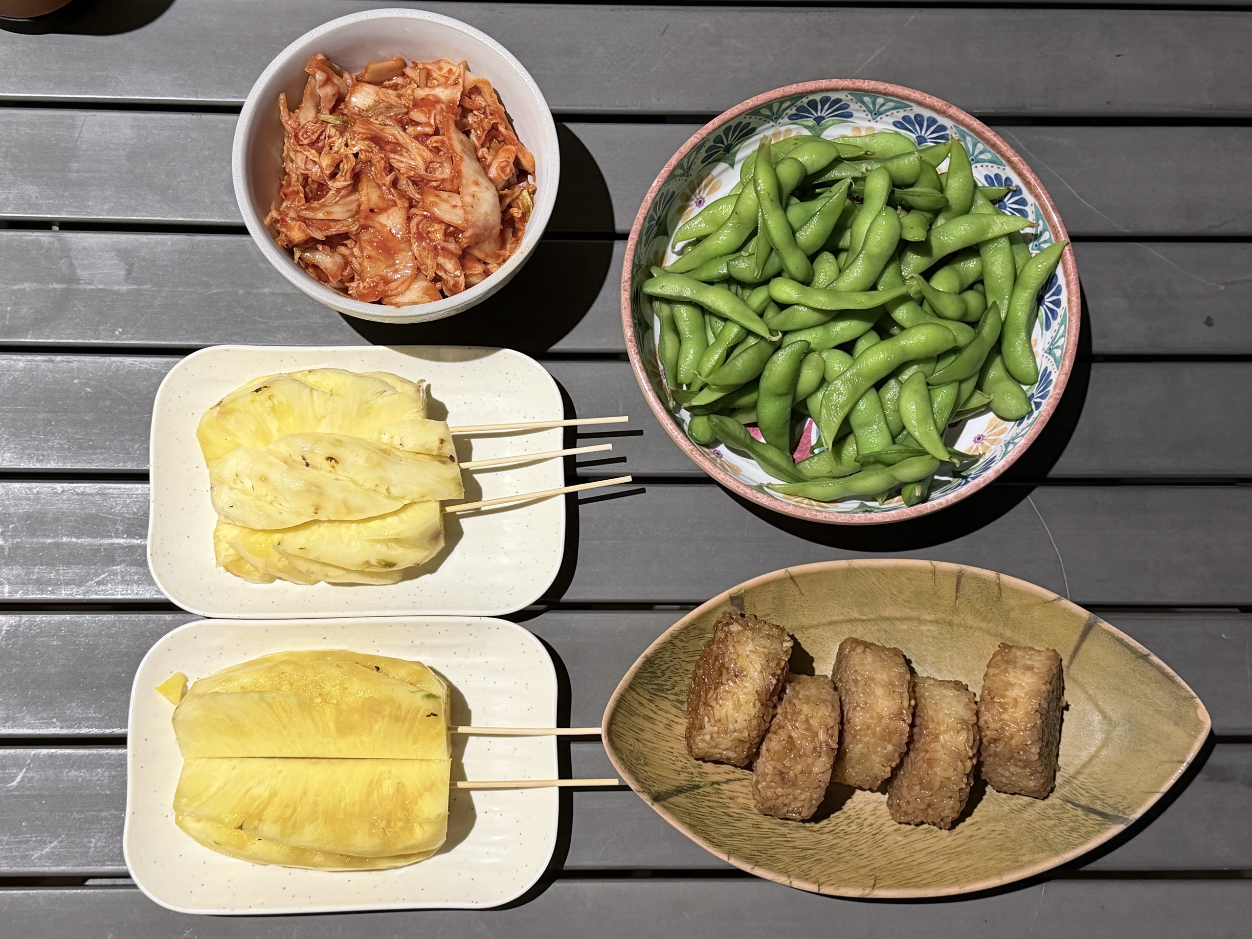キムチ・枝豆・パイナップルの串・焼きおにぎり