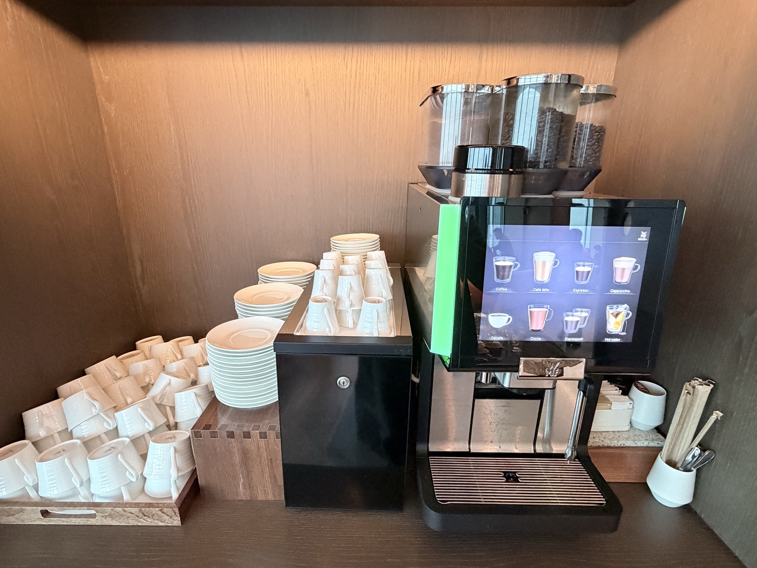 ラウンジのコーヒーマシン