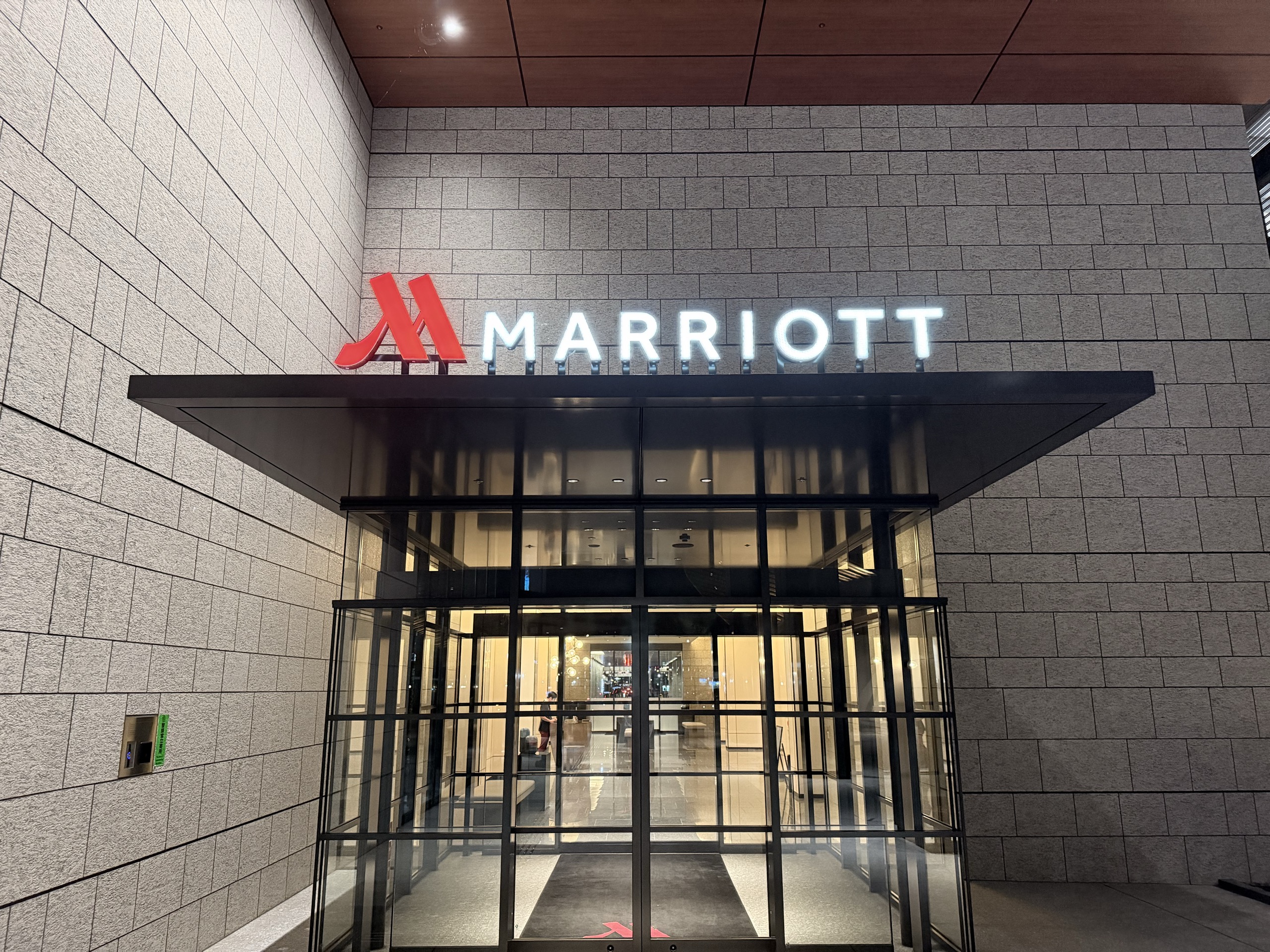 長崎マリオットホテルの駅側の入口