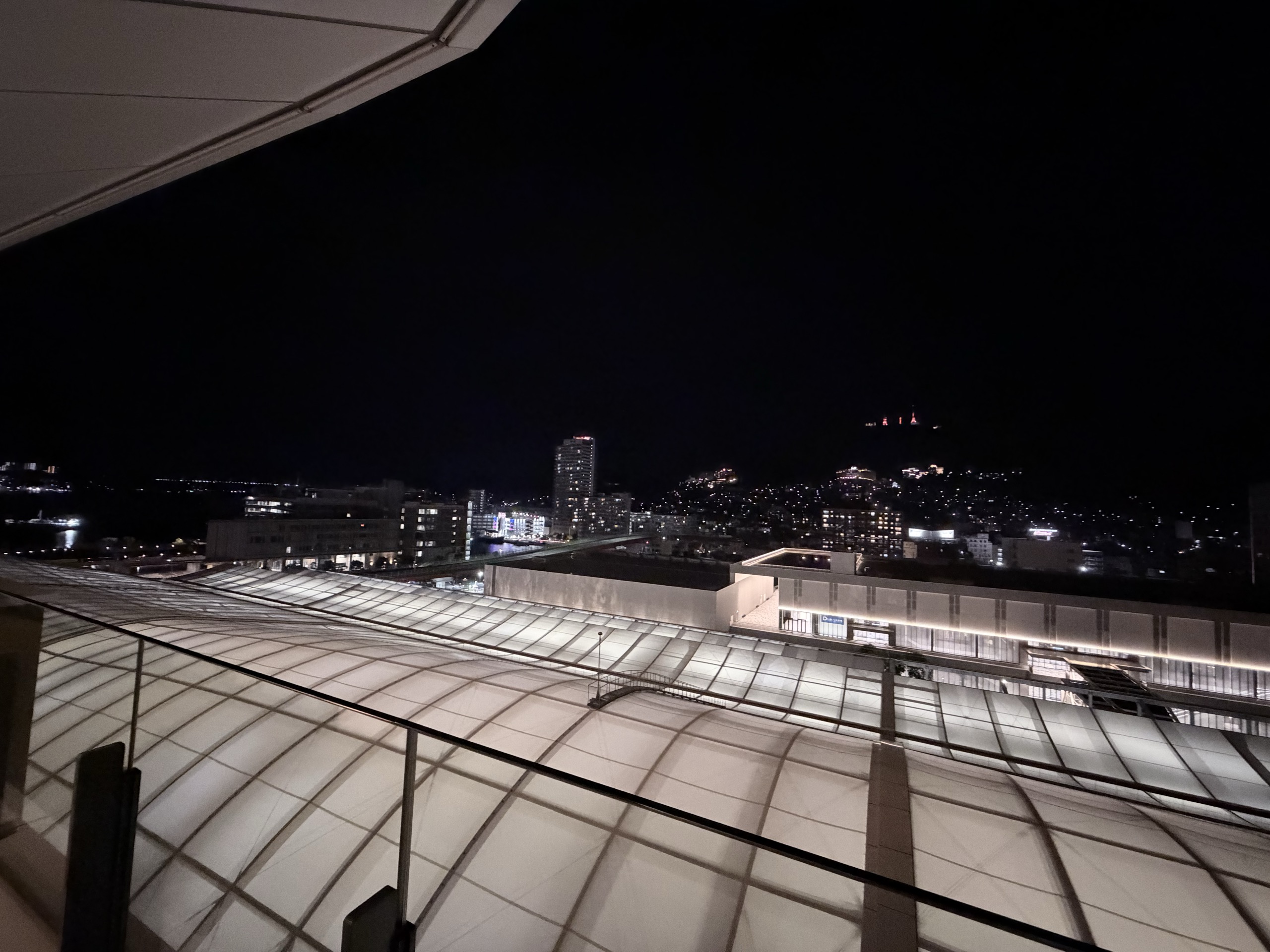 テラスから見た夜の眺め