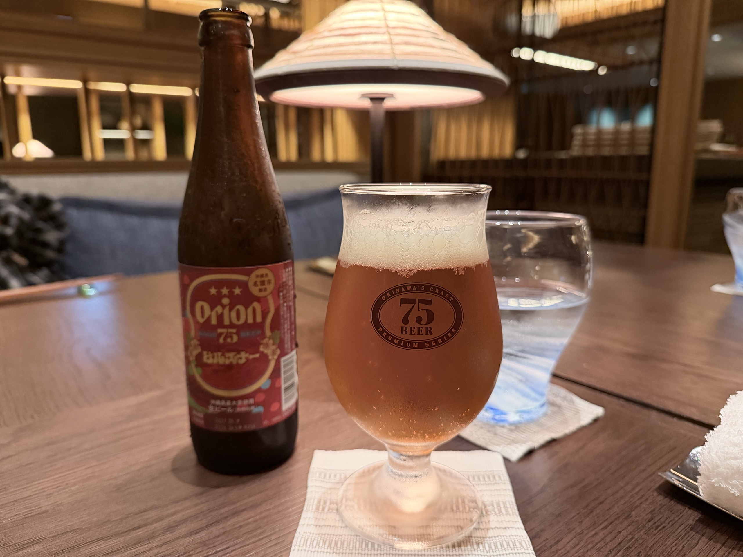 沖縄のクラフトビール 75 BEER のグラス