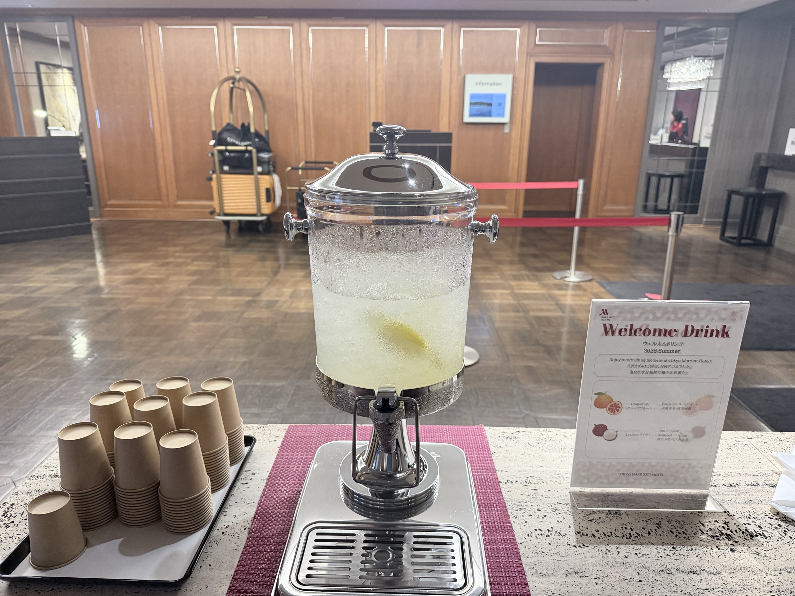 ウェルカムドリンクのサーバー