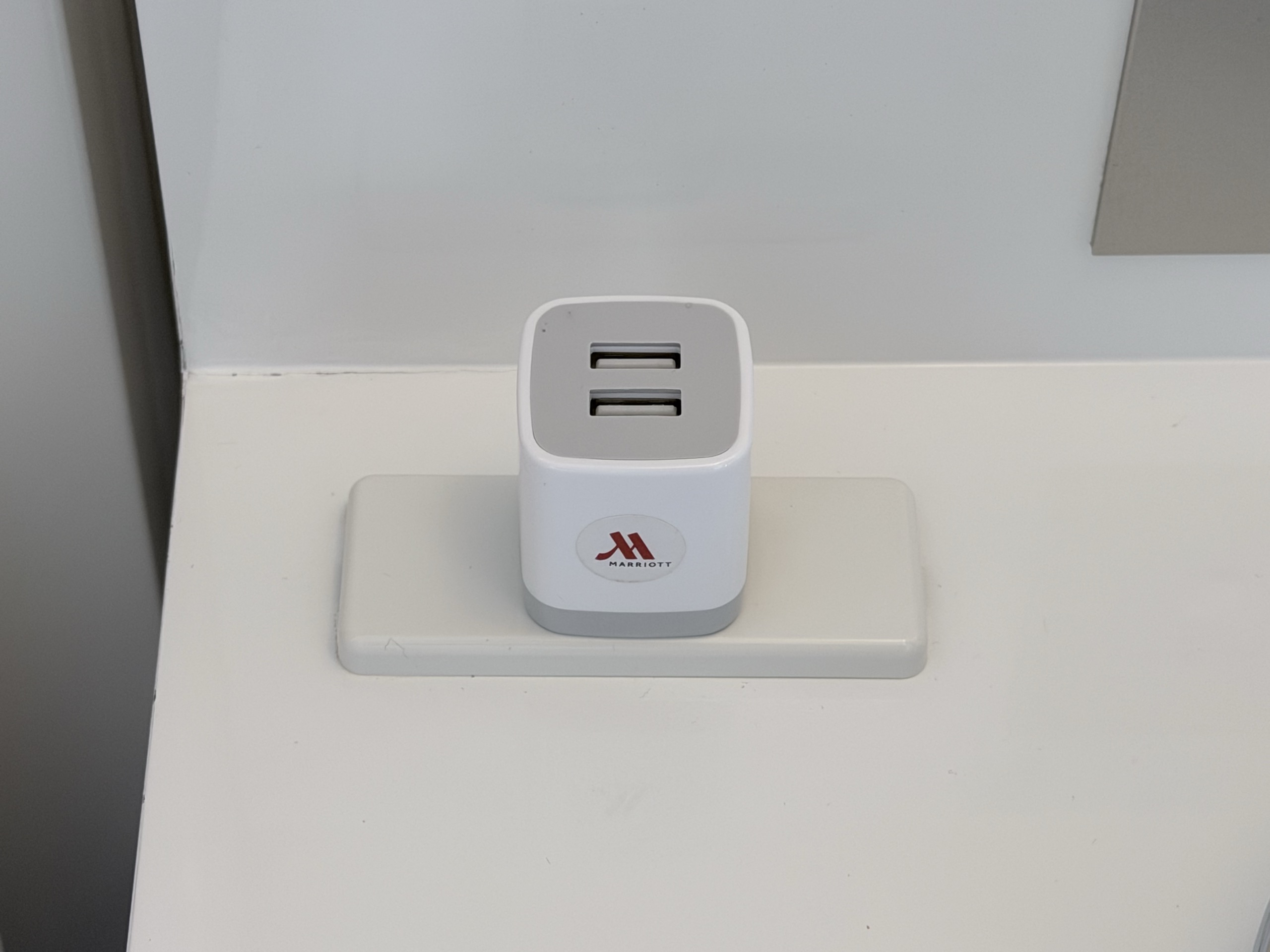 USBのタイプAの充電器